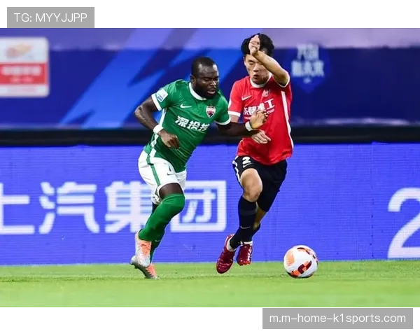 廖力生与杨明洋双后腰组合暴露短板 蓉城攻防转换节奏待提升